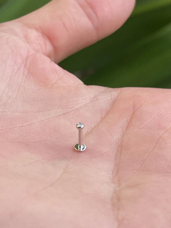 Parafuso de orelha push-in natural genuíno diamante moldura configuração ouro 14K 18G Labret - Imagem 3 de 4