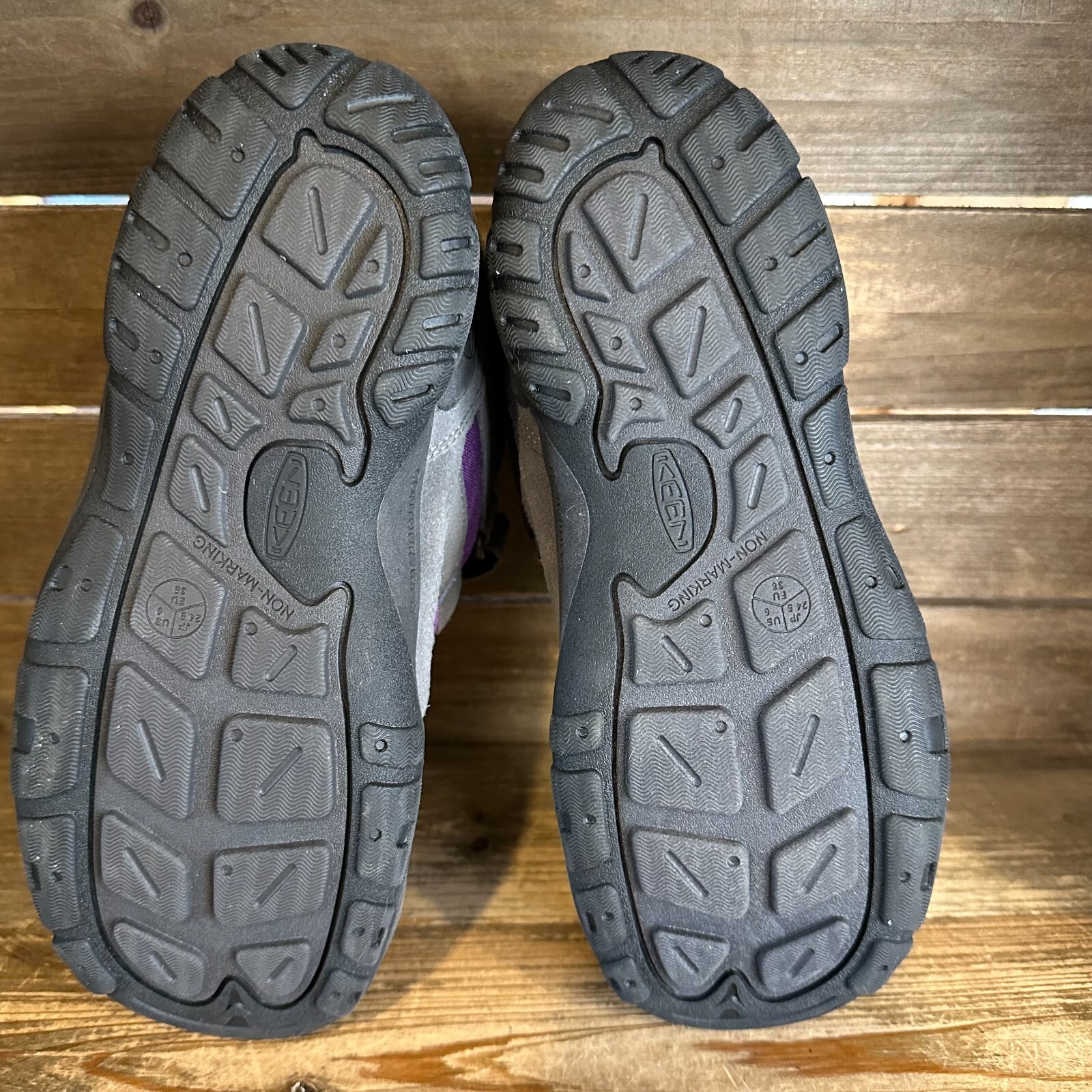 Stivaletti nuovi senza scatola grandi bambini Keen Knotch viola invernali foderati in neve taglia 6 anni