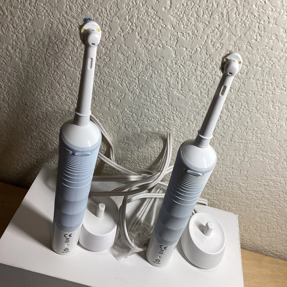 2X USED ORAL-B BRAUN VITALITY 3709 RECHARGEABLE ELECTRIC TOOTHBRUSH w/ CHARGERS - Image 3 of 4