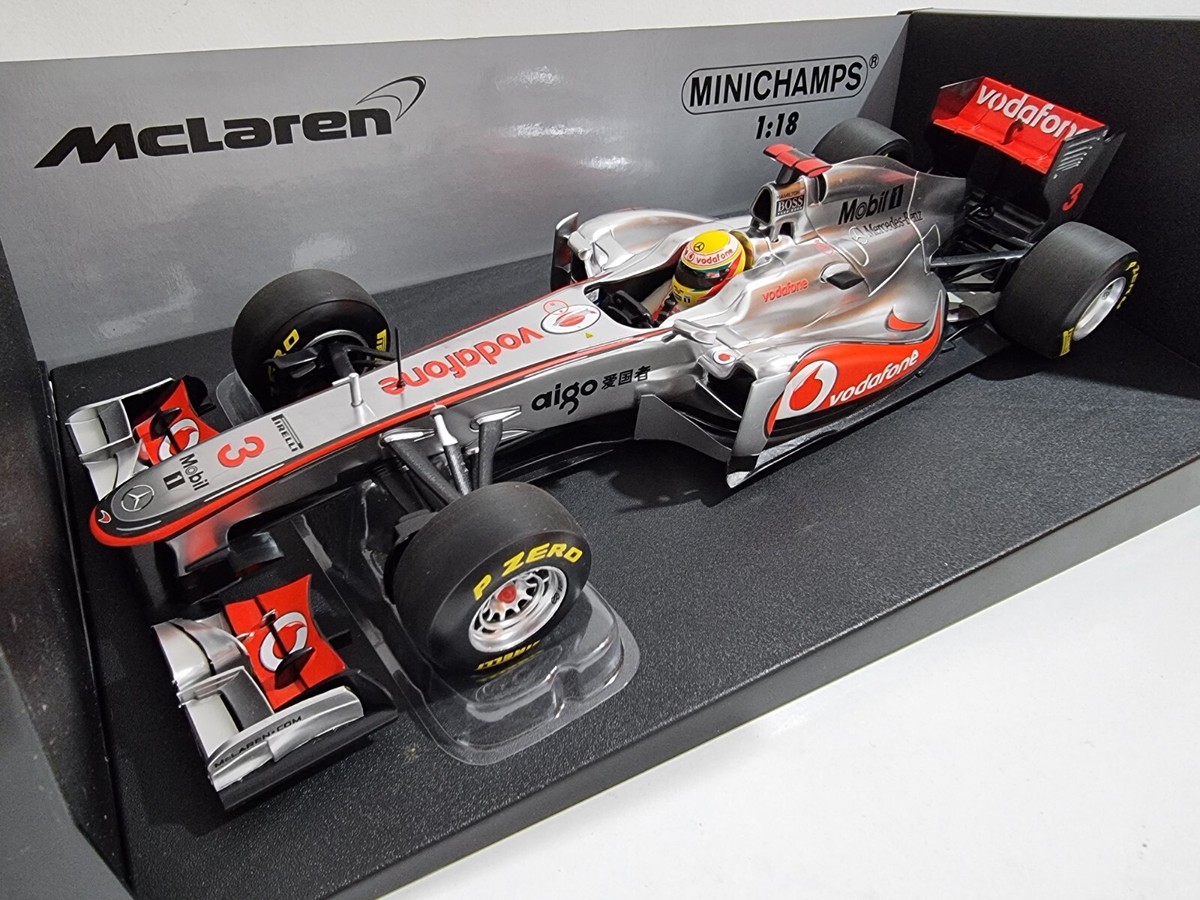 Minichamps 530111803 - Vodafone McLaren Mercedes MP4-26 L.Hamilton 