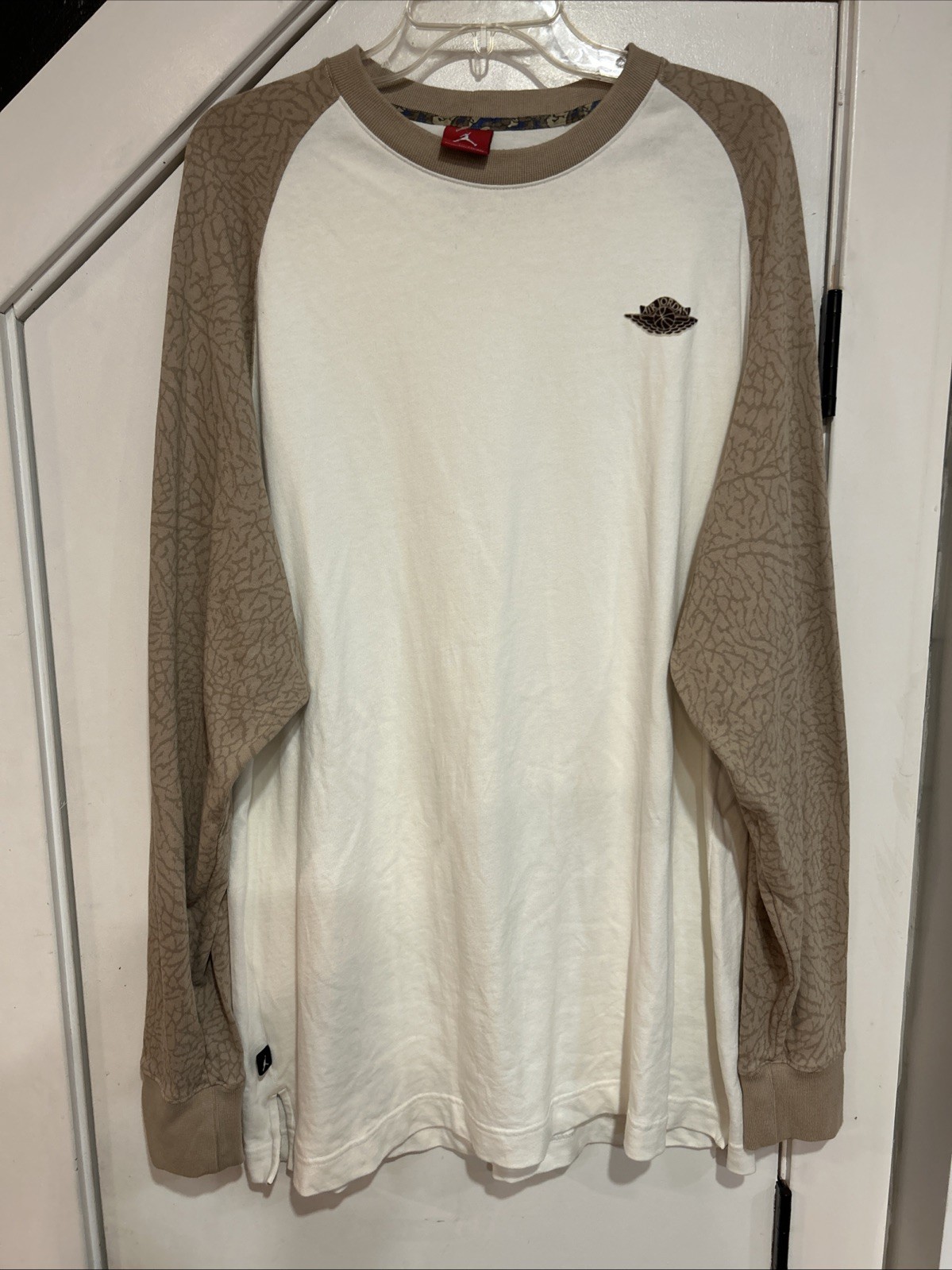 Air Jordan Classic Collectible Long Sleeve Raglan Sweater Shirt, Size 2XL, Rare image 2