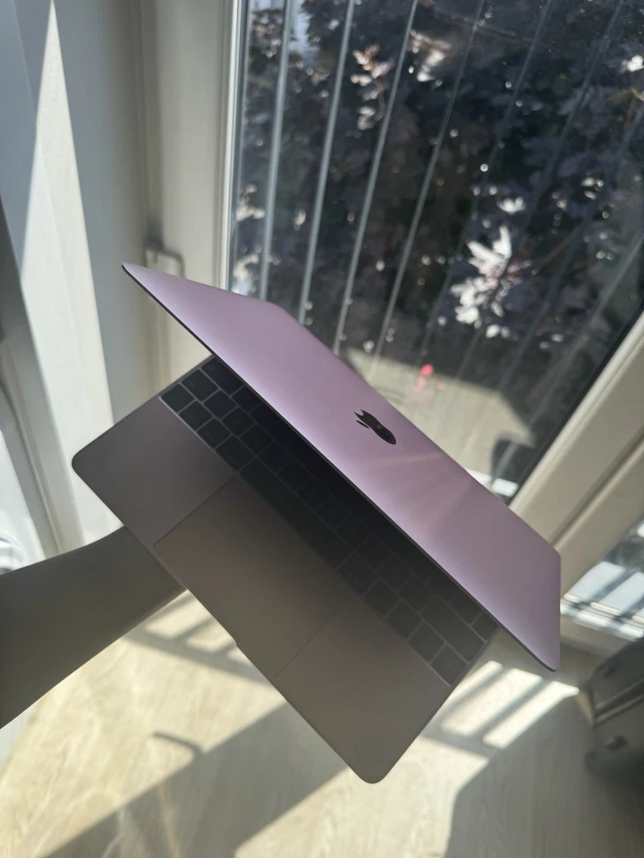 Apple MacBook Air Rose Gold with 1.2 GHz Dual Core M3, 8GB RAM, 250.69GB - Image 4 of 4