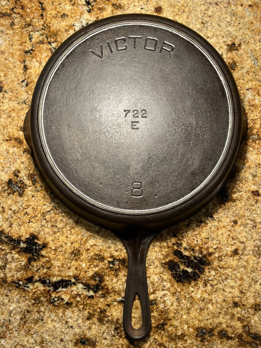 Vintage Griswold Victor #8 Cast Iron Skillet Heat Ring 722E Vintage Griswold Victor #8 Cast Iron Skillet Heat Ring 722E