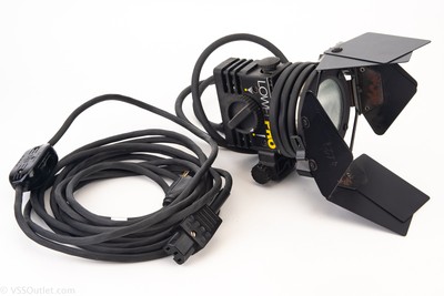 Lowel Pro-Light Focusing Photo Studio Flood Light with Barndoors NO BULB V28