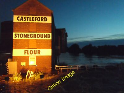 Foto 12x8 Castleford Wehr im Hochwasser. Hoher Wasserstand durch Starkregen R C2012