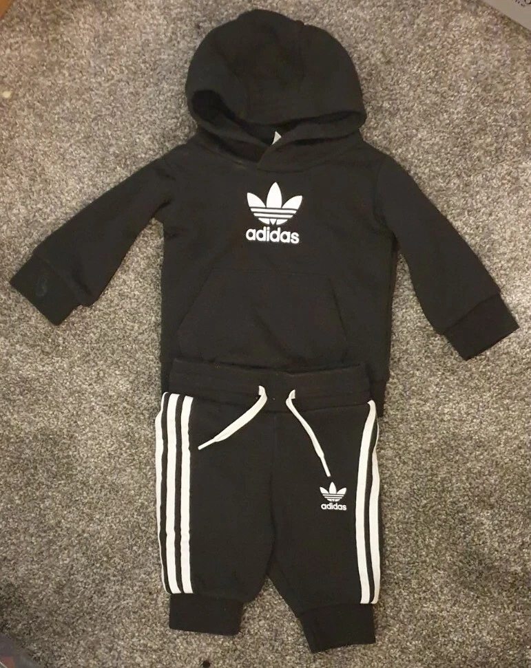 Newborn store adidas tracksuit