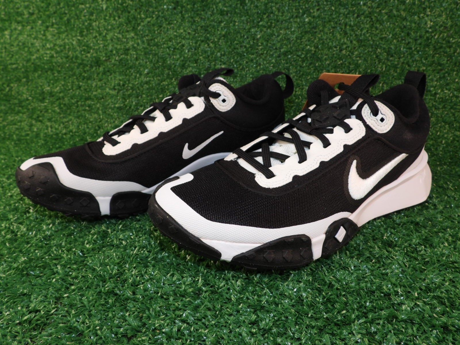 NIKE Air Diamond Varsity Turf Men's 9.5 Black White Baseball Shoes DZ0502-004
