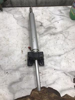98 Sea Ray 330 Boat SeaStar hydraulic power steering cylinder BA135-7ATM HC5313