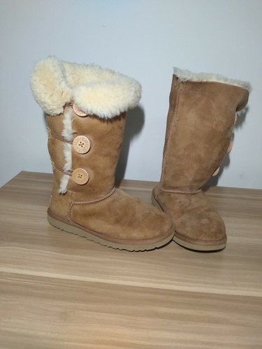 Women's UGG Boots Used Tall Bailey 