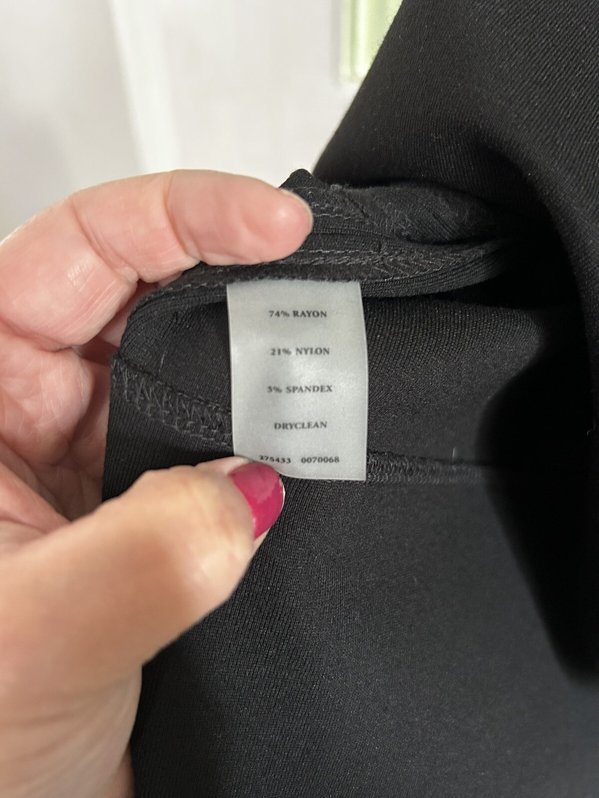 EUC Ann Taylor Black Solid Stretch Sleeveless Shi… - image 4