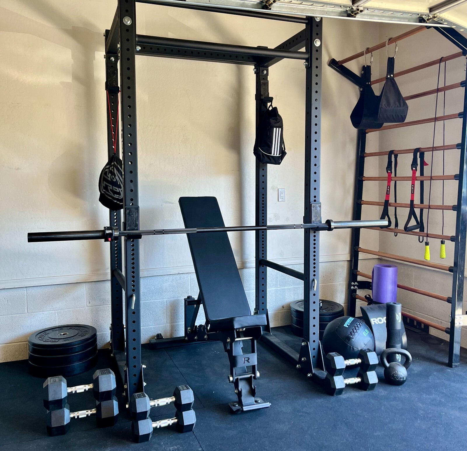 Rogue Gym Equipment Crossfit Setup: Rack, Bench, Barbell, Dumbbells ...