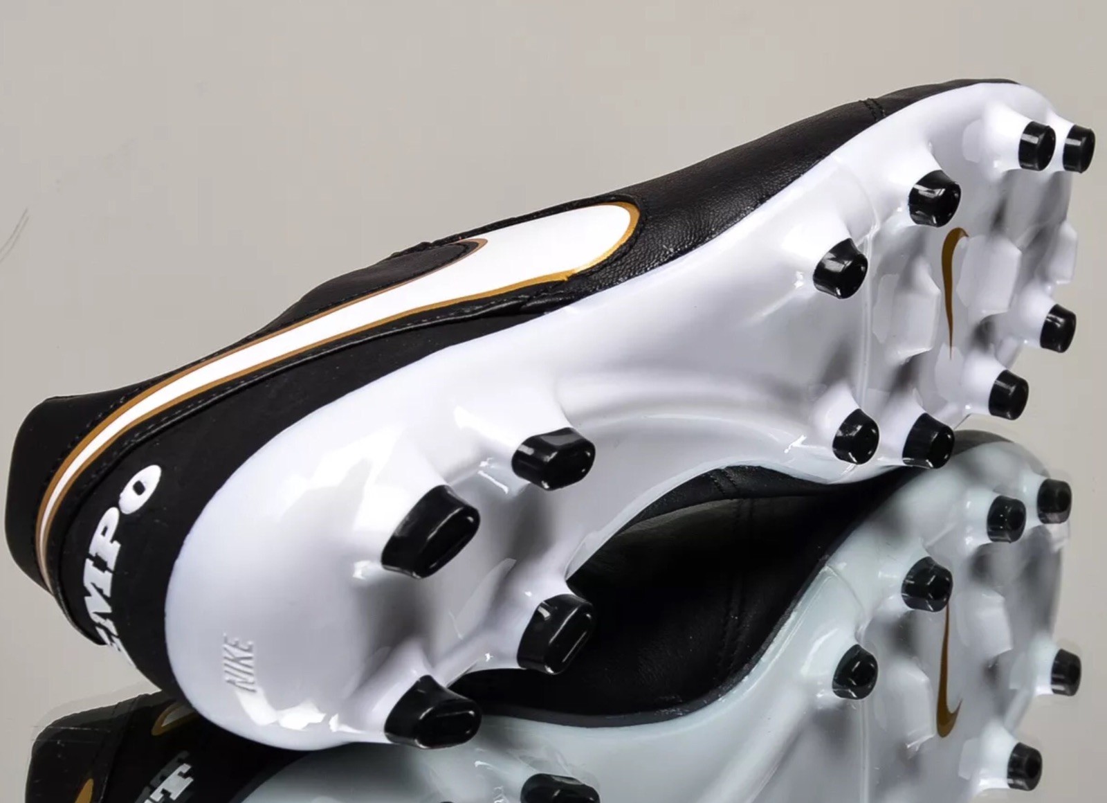 Entièrement neuf dans sa boîte Nike Homme Fg Tiempo Mystic V Fg Homme Football Boot Uk 12 EUR 47.5 Ref 819236 010 e127cb Entièrement neuf dans sa boîte Nike Homme Fg Tiempo Mystic V Fg Homme Football Boot Uk 12 EUR 47.5 Ref 819236 010 e127cb