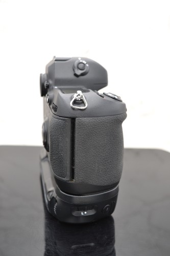 NIKON AF. F100. W/MB - 15 - Picture 6 of 8