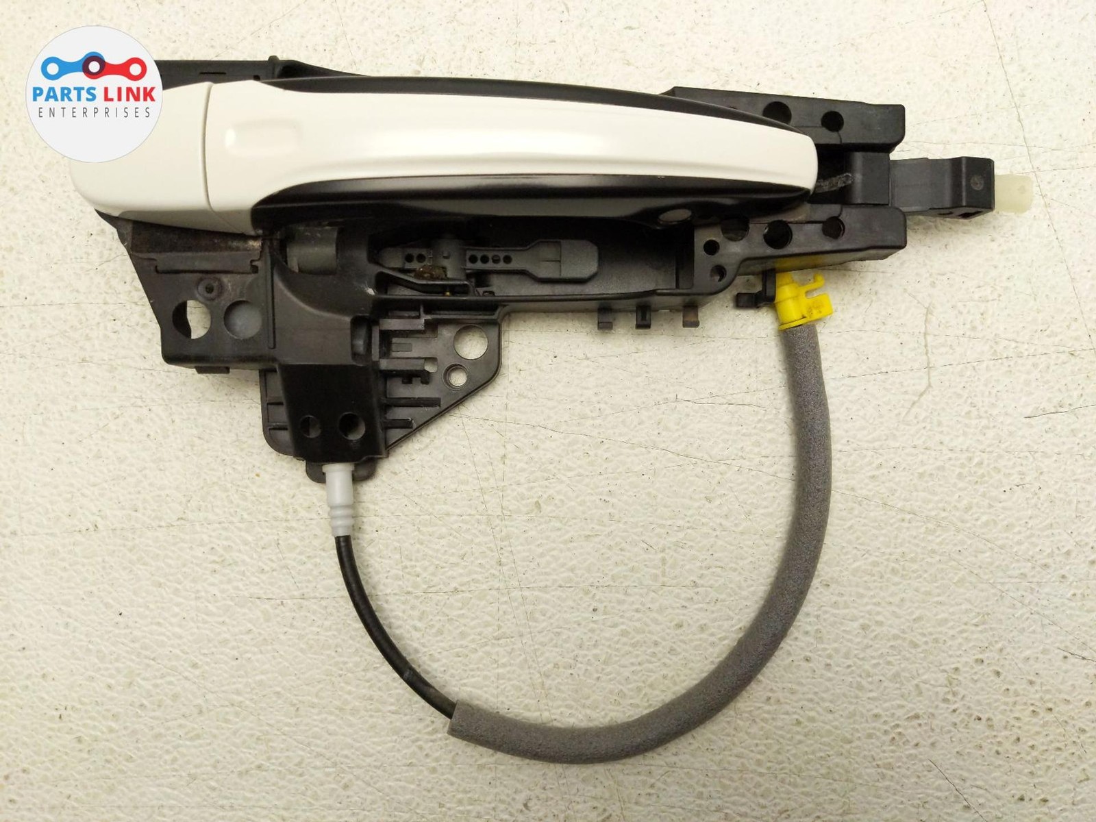 2016-20 BENTLEY BENTAYGA REAR RIGHT DOOR HANDLE OUTER GRAB GRIP OPENER WHITE 636