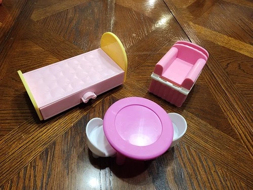 Barbie Kelly Furniture - Vintage 2000 - Convertible Chair, Bed, Table/Chairs