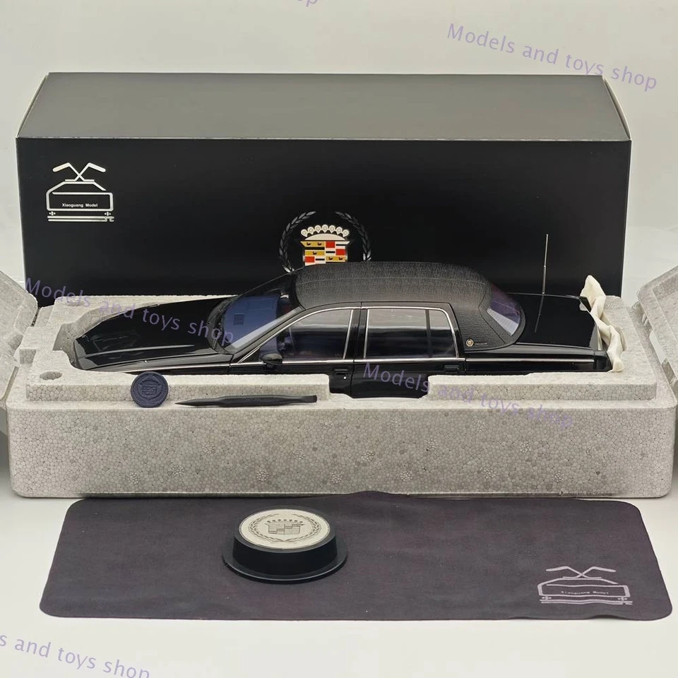 GM 1:18 1993 Cadillac Fleetwood Sedan Black / Blue Interio Diecast Model Edition - Image 2 of 4