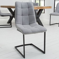 Design Freischwinger Stuhl MIAMI hellgrau Metallgestell matt schwarz Küchenstuhl