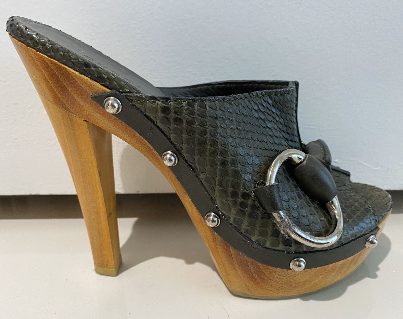 GUCCI GREEN PYTHON SNAKESKIN HORSEBIT WOODEN PLAT… - image 1