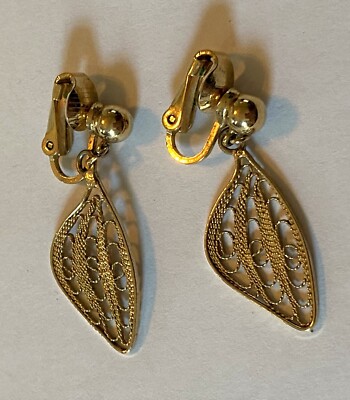 Cute Vintage Trifari Gold Tone Metal Dangle Filigree Clip-On Earrings