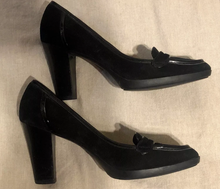 Mocassim de salto alto Circa Joan & David Comfort 365 feminino tamanho 7M couro preto camurça - Imagem 2 de 4