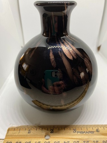 Small Dark Brown Glass Vase with Bronze Shimmer Design - Picture 14 of 17