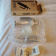 Pampered Chef Easy Accent Decorator 1775 Icing Syringe with 10 Tips and Manual