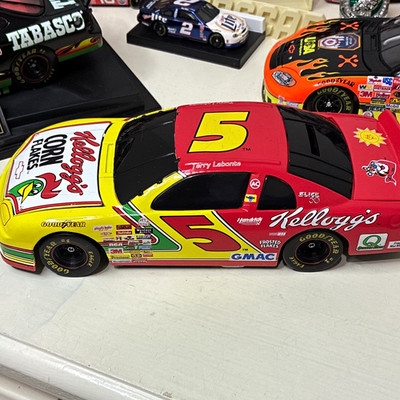 Terry Labonte #5 Kellogg's Corn Flakes NASCAR Diecast Racing Car Red/Yellow bank