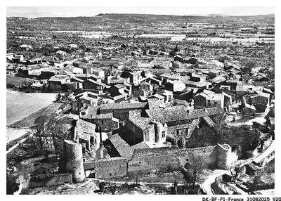 DK-BFP1-0461-84 - CABRIERES-D'AVIGNON - By plane above - Le chateau