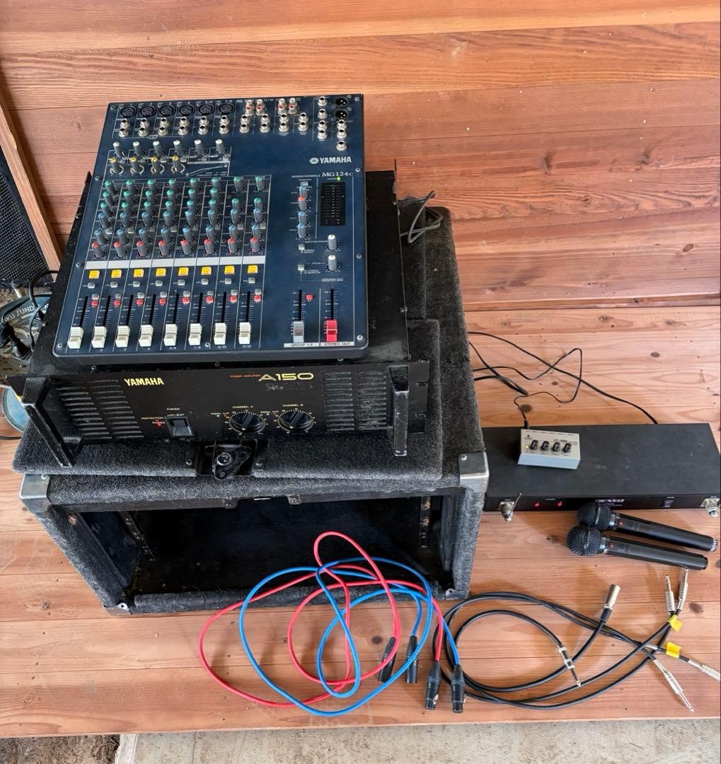 Amplifier, mixer, microphone, case, cable, etc. Bulk sale 1