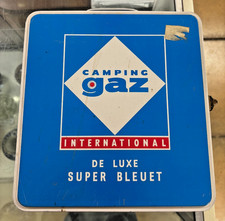 Stufa da campeggio vintage Camping Gaz De Luxe Super Bleuet in scatola di latta