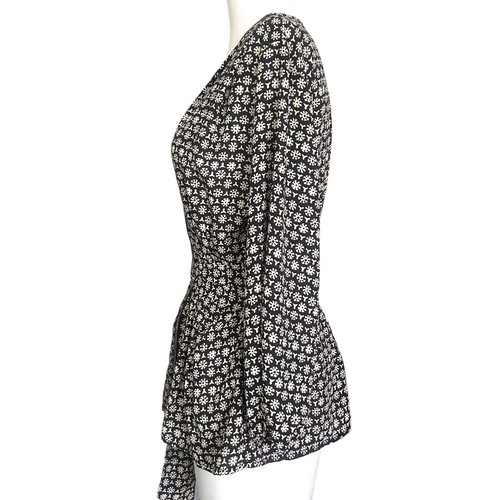 Blusa floral MAX STUDIO para mujer talla M blanca y negra manga larga cintura elástica - Imagen 2 de 11
