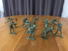 VINTAGE 1960s LOT OF 10 GREEN 6” ARMY MEN SOLDIER FIGURES MPC TIM-MEE MARX?