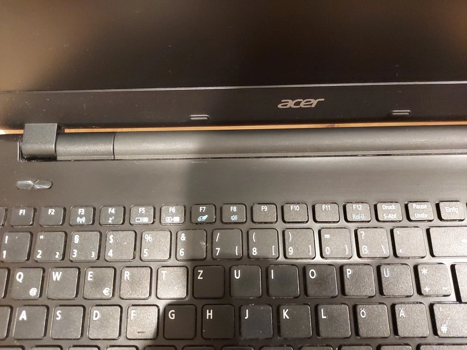 Acer Aspire E5-571G-6685 Intel Core i3-4030U Laptop (15.6") Schwarz - Bild 4 von 4