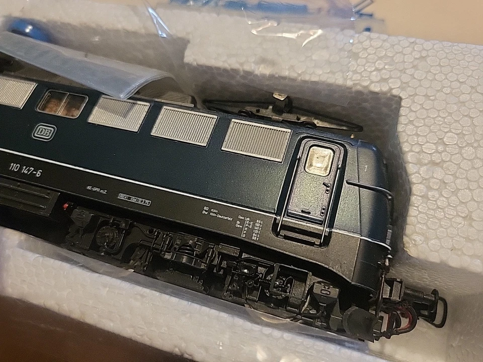 Roco DC HO 1:87 Deutsche Bundesbahn BR 110 4135A Dark Blue/Green LOCOMOTIVE RARE - Image 4 of 4