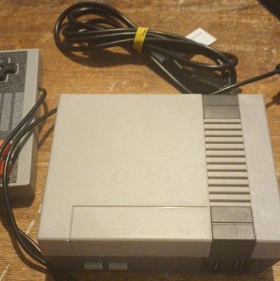 Entertainment System 600+ Games 2 Controllers UNTESTED no power cord