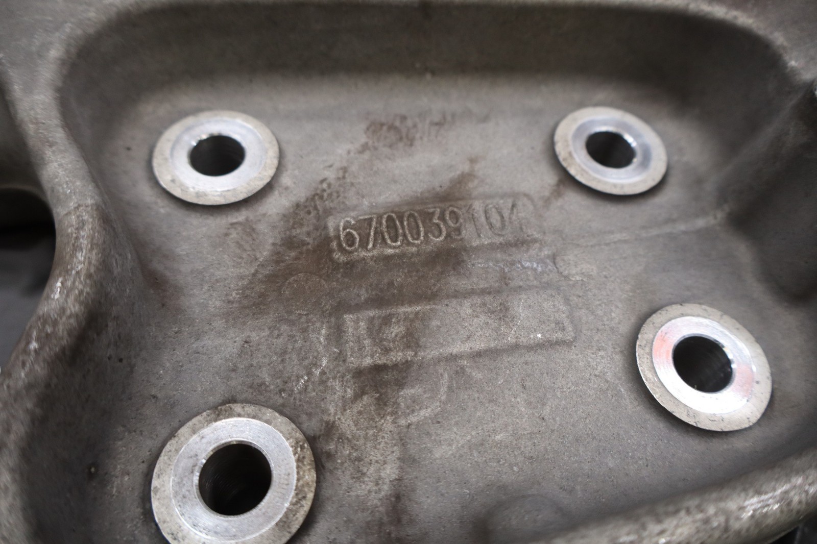 17-21 Maserati Ghibli Front Right Side Wheel Spindle Knuckle Hub Bearing Oem