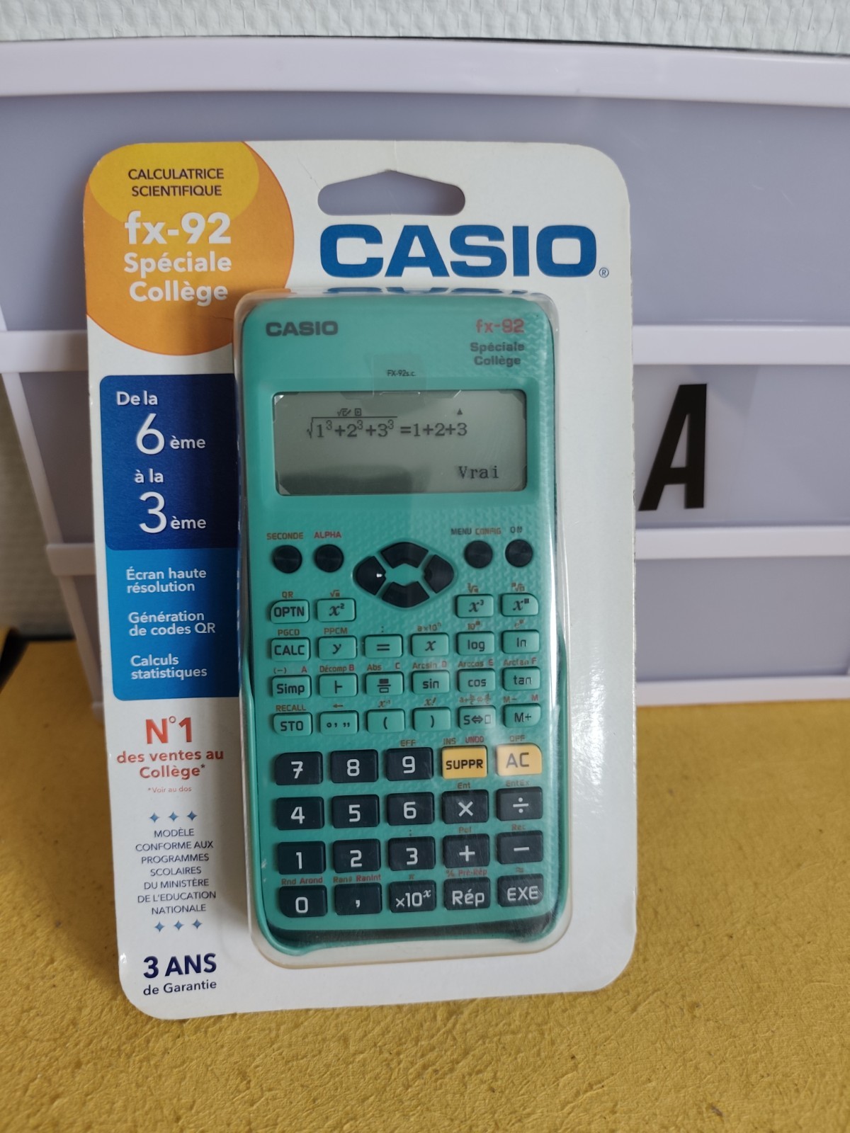 Calculette collège Casio FX-92 idéale pour les cours de mathématiques et sciences