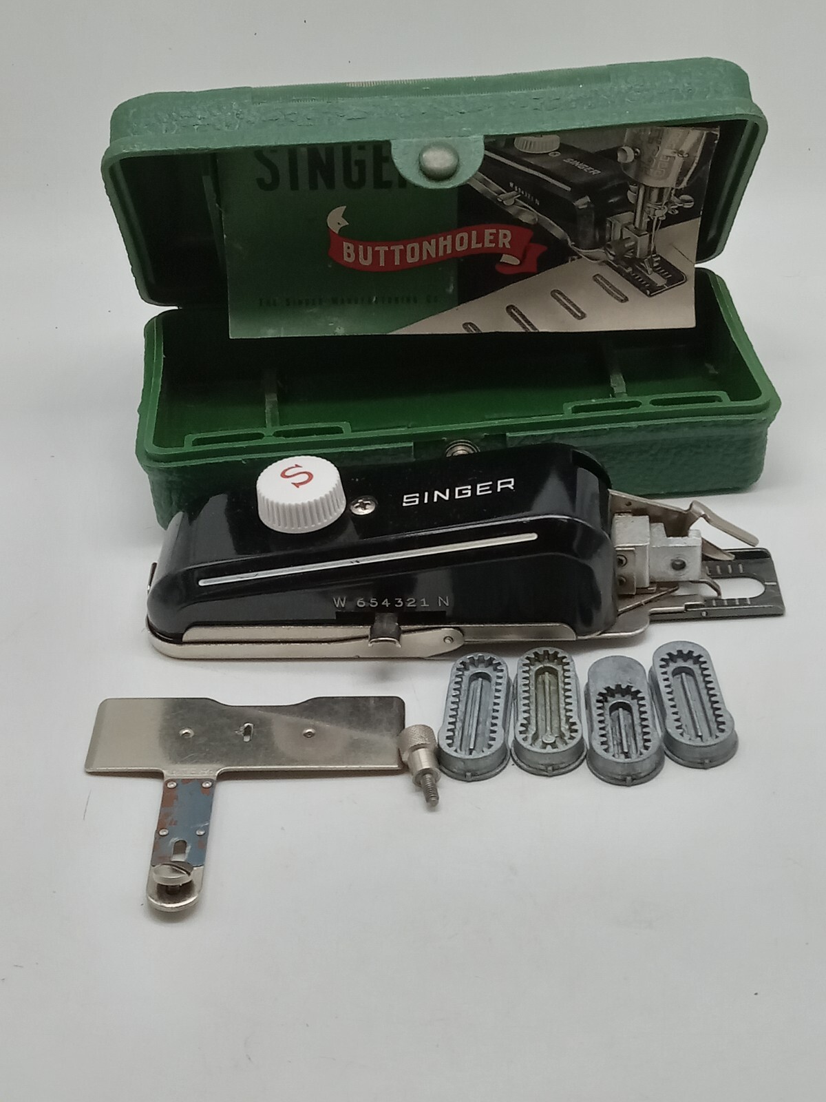 Singer Buttonholer #160506 Case/Instructions Lock Stitch Machine 1 Template Miss