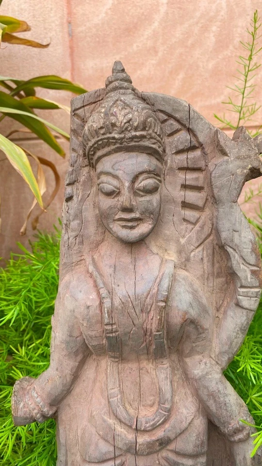 Figura de panel de diosa hindú Laxmi tallada a mano antigua de madera 17 Foto 2 de 4