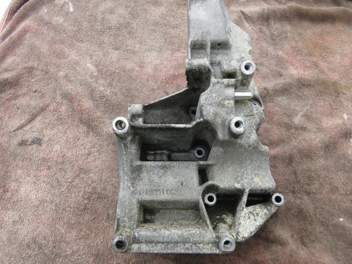 Halter Servopumpe / Klimakompressor 1111310535 Mercedes-Benz W124 W 124 M 111