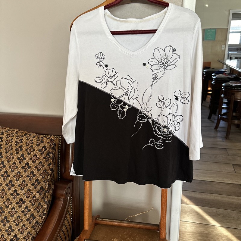 Allison Daley Top Sz 2X Black White Button Accents