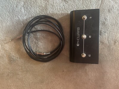TC Helicon Switch 3 mit Verbindungskabel.