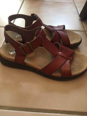 eastland women's sandals