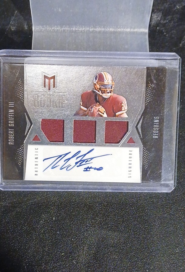 Robert Griffin III Panini Momentum #102 Autograph