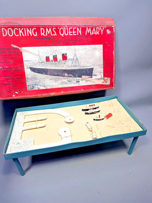 Seltenes Warneford Docking RMS Queen Mary magnetisches Tischspiel um 1936 verpackt