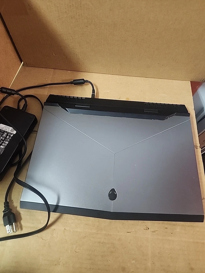 Portátil Alienware 17 R4 17,3" 2,9 GHz i7 16 GB 1 TB/256 GB SSD Foto 3 de 4