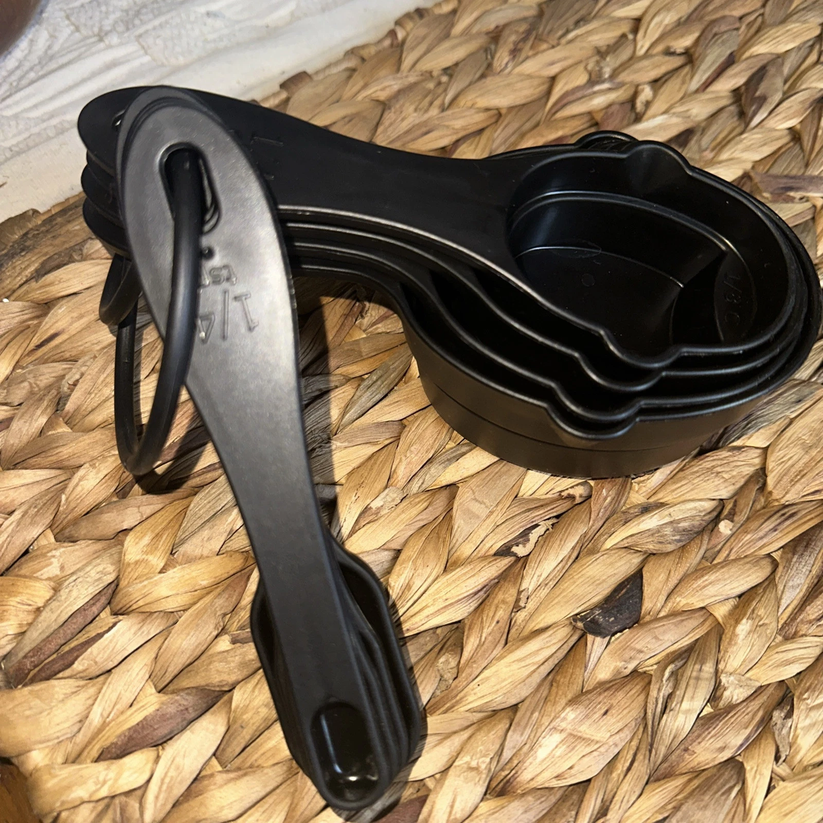 TUPPERWARE Black Measuring Spoons Durable NEW 8 Measurements BID 4 CHARITY ❤️