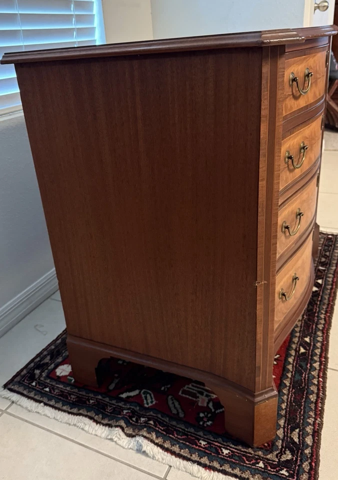 Crotch Mahogany, Serpentine Front Bachelor Chest - Image 4 of 4