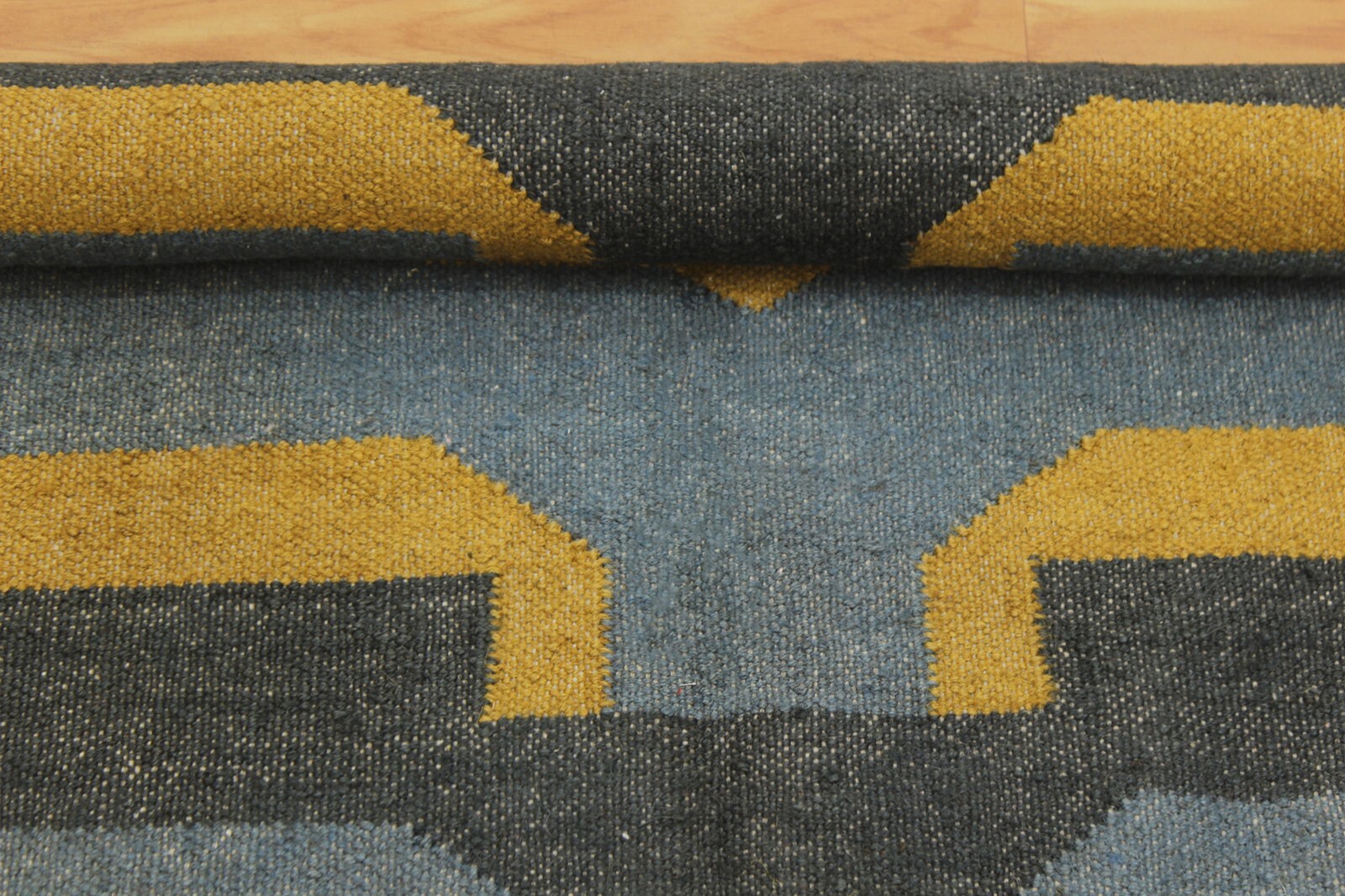 Handwoven Jute Wool Geometric Area Rug Modern Kilim 4x6 Ft Rug