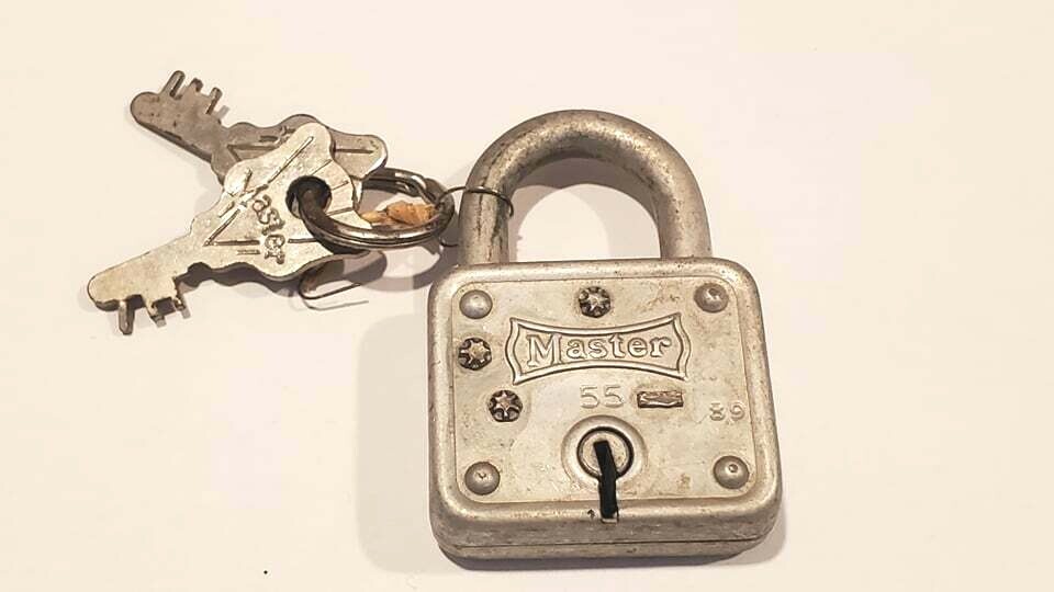 Vintage “Master Lock Co.” #55 Lock Padlock w/ 2 Keys (Milwaukee